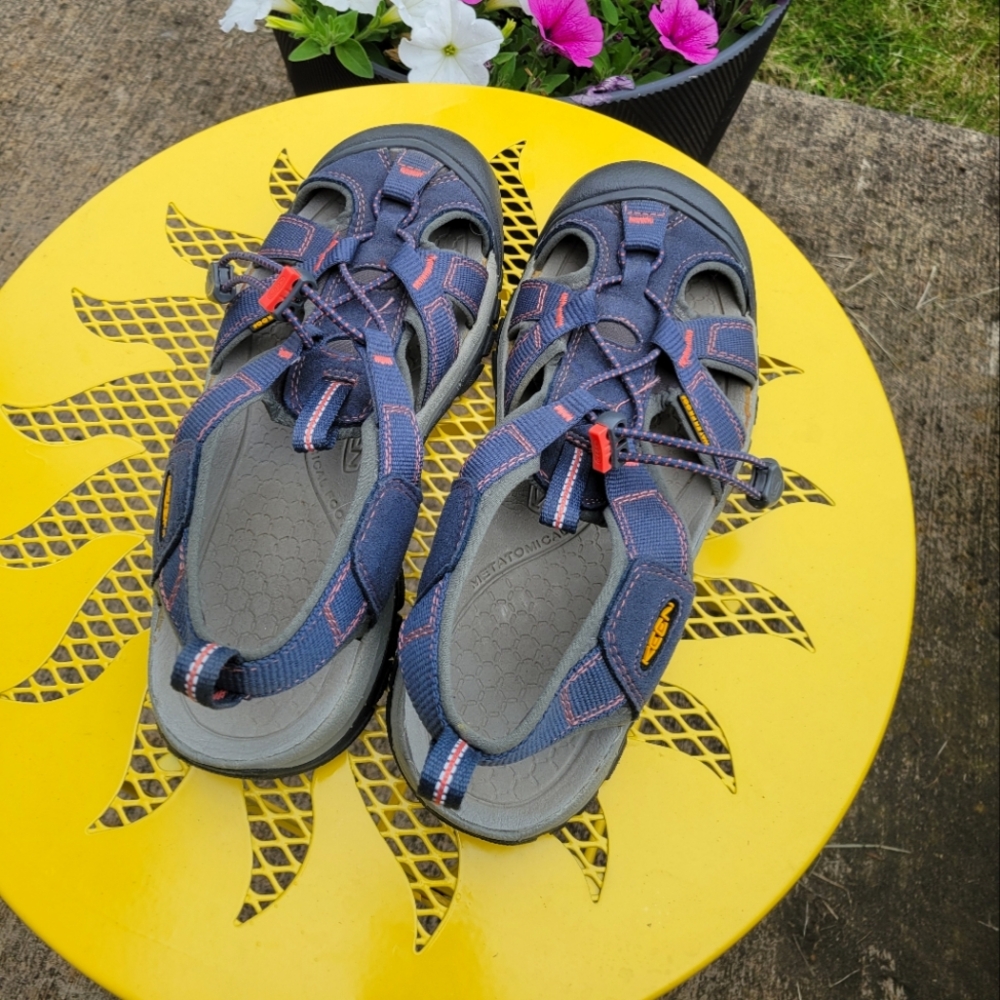 KEEN Women's Newport H2 sz 8.5